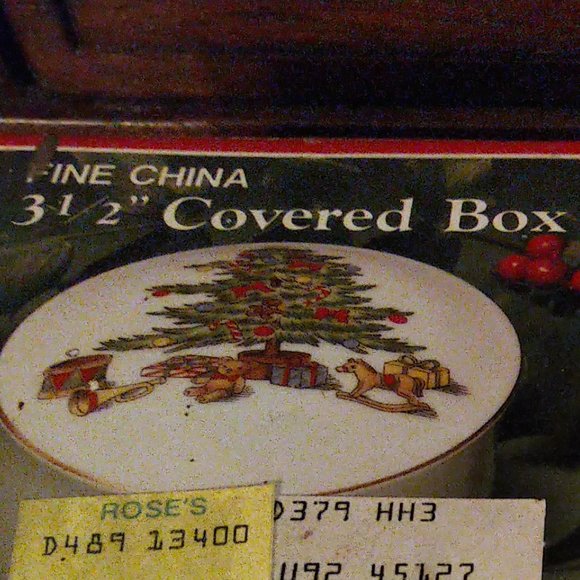 Christmas fine china 3.5" trinket box. - Picture 5 of 5